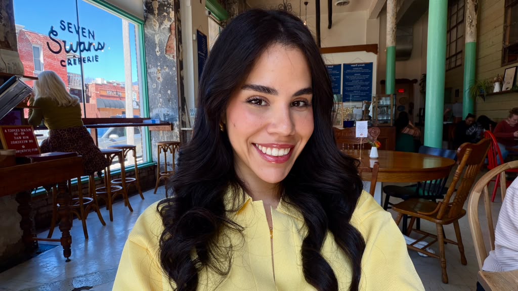Dani, co-founder of 3Venekas, portrait